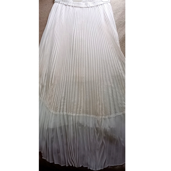 Club Monaco - Picture 2 of 2